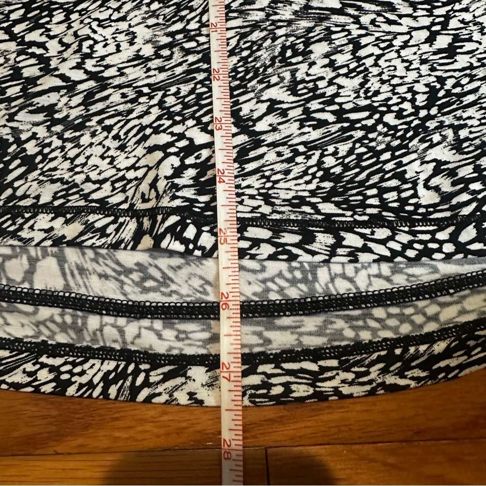 Athleta‎ Black White Pacifica Illume UPF Relaxed Long Sleeve Top Medium - Picture 6 of 6